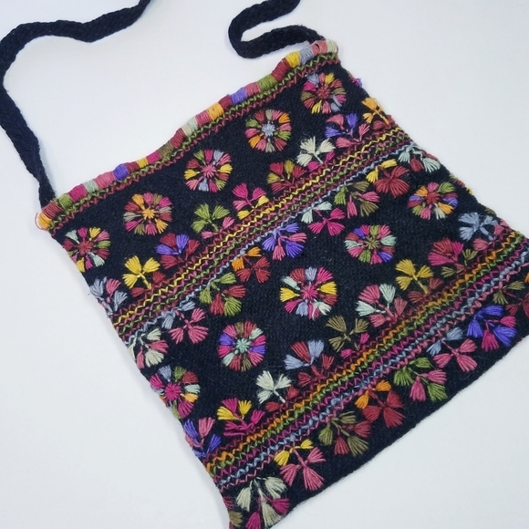 Bohemian Embroidery‎ Medium Size Knit Bag - Picture 6 of 6